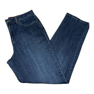 Women’s Gloria Vanderbilt “Amanda” Short Jeans - 10